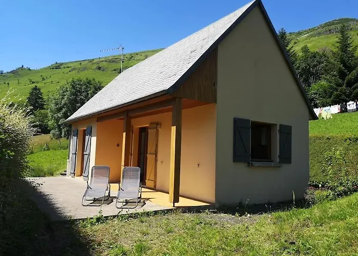 Holiday home Entre Salers Et Le Puy Mary Dans Le Cantal *